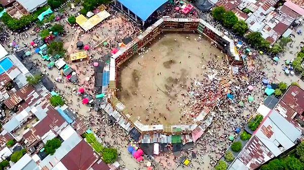 14. Kolombiya'da geleneksel olarak yapılan boğa güreşi festivali sırasında arenanın çökmesi sonucunda büyük bir arbede meydana geldi.