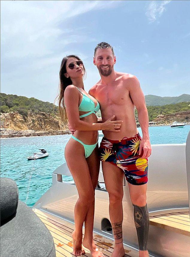 Lionel Messi ve eşi Antonella Roccuzzo Ibiza Adası'sında tatil yapıyor.