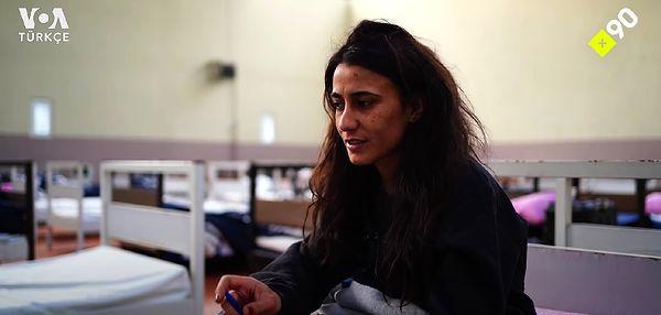 Son 3 yıldır her kışı tesiste geçiren Zeynep Akarsu, özellikle tesis çalışanı Sosyolog Zeynep Güler'in gözetimi altında yaşıyor.