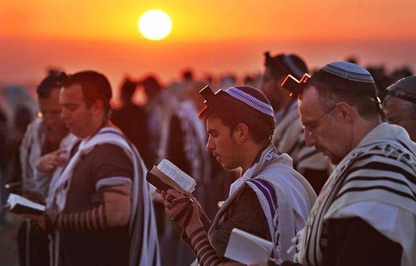 8. "Yom Kippur" Yahudilik dininin en kutsal bayramıdır.