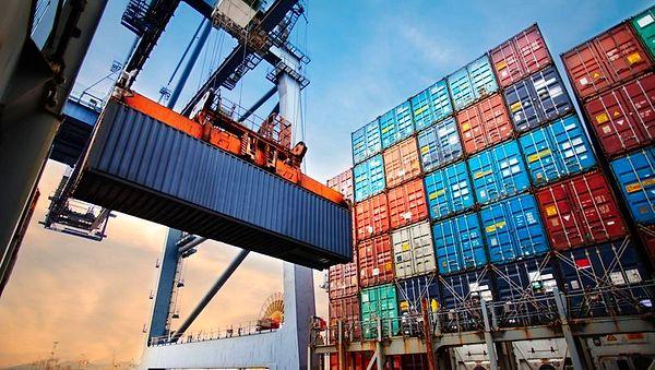 Mayıs ayında genel ticaret sistemine göre ihracat %15,3, ithalat %43,5, Ocak-Mayıs döneminde ise ihracat %20,4, ithalat %40,8 arttı. Dış ticaret açığı 10,61 milyar dolar olarak gerçekleşti.