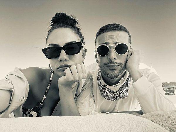 Nişan sonrası birlikte tatile çıkan Demet Özdemir ve Oğuzhan Koç'un sosyal medya paylaşımları ise arkadaşlarının diline düştü.