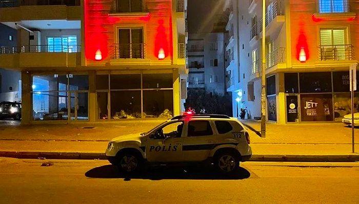 Mersin’de Kahreden Olay: Eşini Yatak Odasında Öldürdü, Kaçan 3 Yaşındaki Çocuğunu Apartman Kapısında Yakaladı!