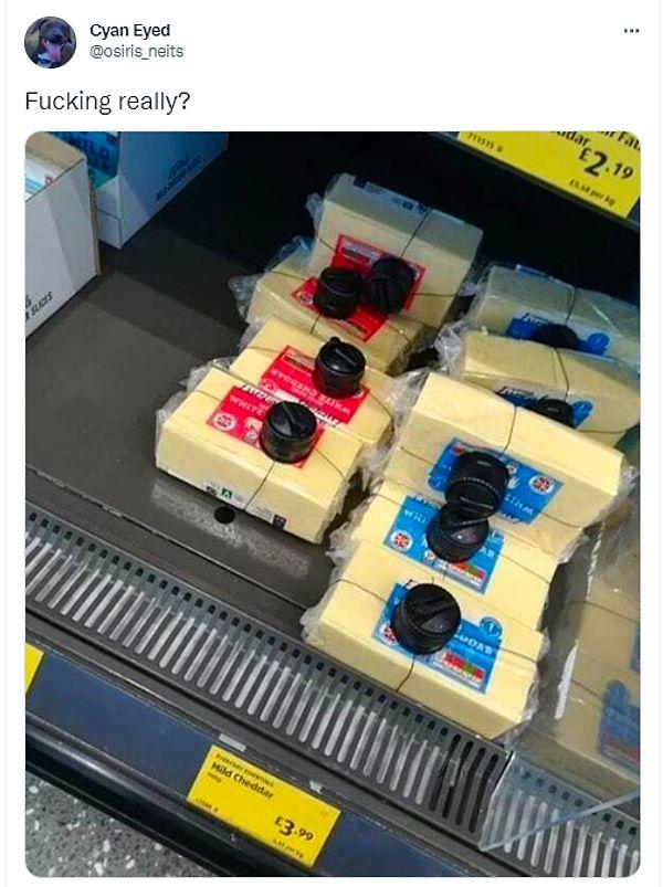 İngiltere'de fiyatı 4 Pound olan kaşar peynire (white cheddar) takılan alarm için paylaşım yapılırken, Türkiye'den yapılan yorumlar ise dikkat çekti
