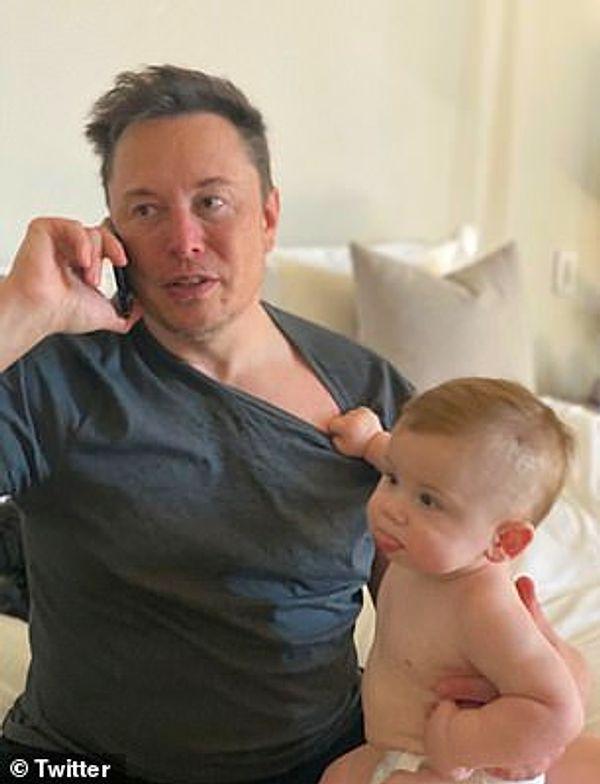 Sonrasını zaten biliyorsunuz. 2020 yılında ünlü şarkıcı Grimes, Musk ile bir bebekleri olacağını söyledi. Akabinde ikili ikinci çocukları  Exa Dark Sideræl’ı kucaklarına aldı.