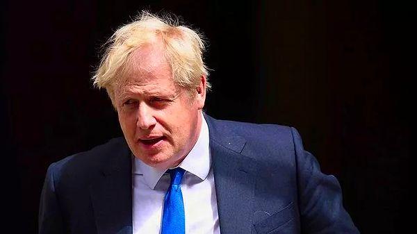9. Beş bakan dahil 50'yi aşkın hükümet görevlisinin istifası sonrası görevi bırakma konusunda büyük bir baskı altında kalan İngiltere Başbakanı Boris Johnson, iktidardaki Muhafazakar Parti'nin liderliğinden istifa etti.