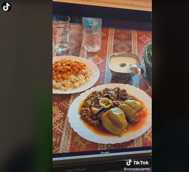 E yemeden içmeden olur mu? Farklı bir şey yemeyelim midemiz bozulmasın derseniz Türk yemeği haliyle her yerde bulunuyor. Nisan ayında ait fiyatlara göre menü 10-15 euro (176-263 TL arası) günlük 40 euro ayıralım dedik. E yemeden içmeden olur mu? Farklı bir şey yemeyelim midemiz bozulmasın derseniz Türk yemeği haliyle her yerde bulunuyor. Nisan ayında ait fiyatlara göre menü 10-15 euro (176-263 TL arası) günlük 40 euro ayıralım dedik.