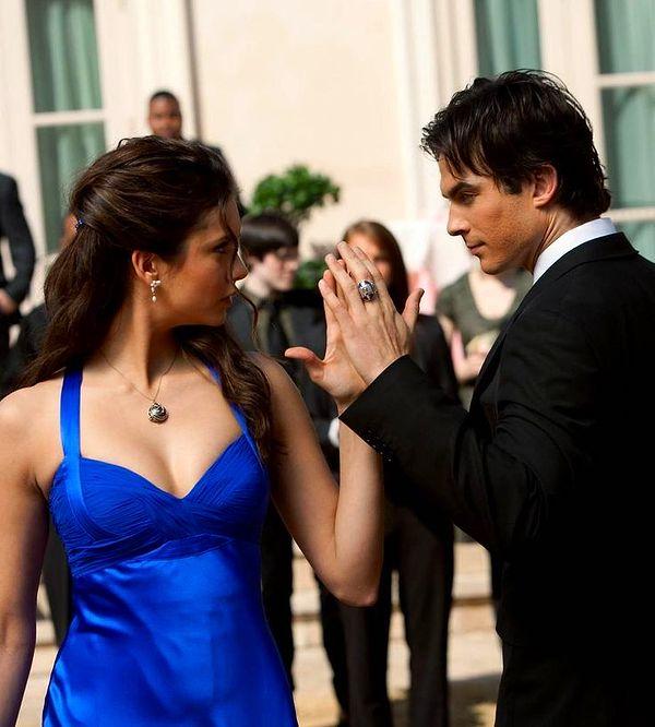 5. Ayrıca Damon ve Elena'nın baloda dans ettiği sahne.