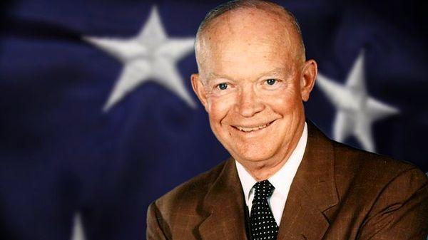 "Halkın, bölgedeki uzaylı faaliyetlerinden haberdar olmaması çok normal ve bu durum, eski Amerikan Başkanı Eisenhower'dan kaynaklanıyor."