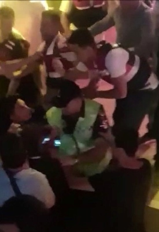 Konserde Belediye Başkanı'nın 'Sibel Can'ı Göreceğim' Kavgası