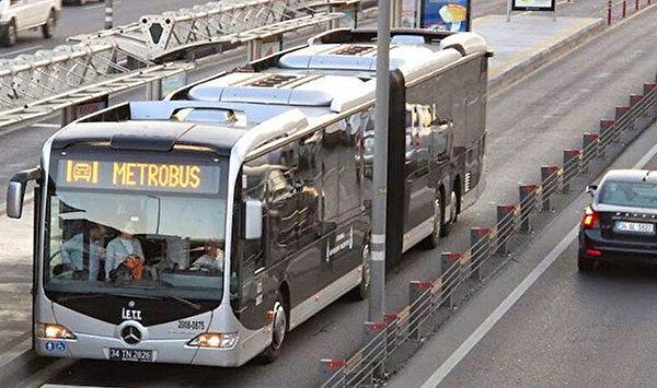 İstanbulkart'tan metrobüs yolunu kullanacak olan İstanbullu vatandaşlara SMS yoluyla bir uyarı yapıldı.