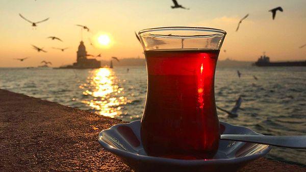2. Türkiye, kişi başına en fazla çayı tüketen ülke. Türkiye'de yetişkin bir insan her yıl yaklaşık 7 kilo çay içiyor!