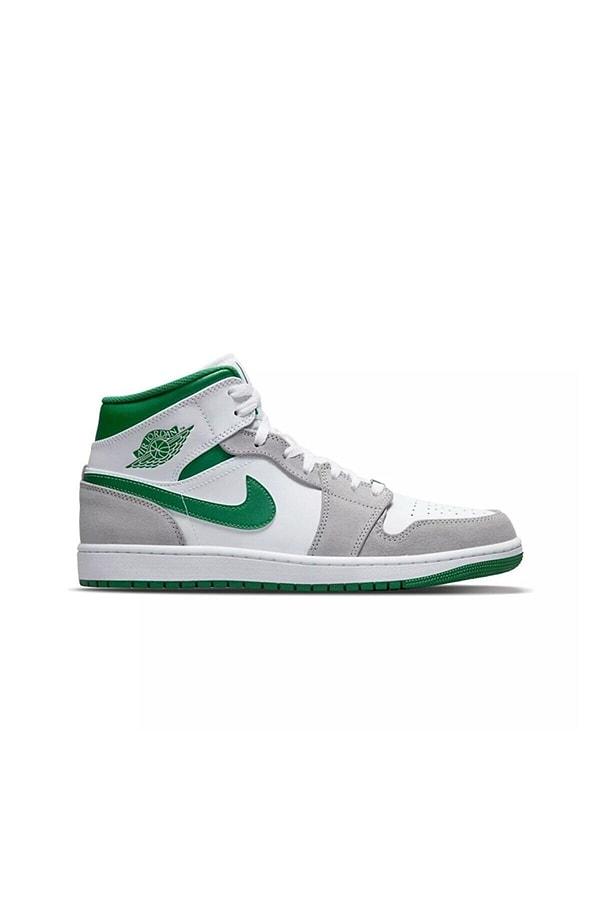 15. Spor giyimden hoşlananların en çok sevineceği hediyelerden biri Nike Air Jordan.