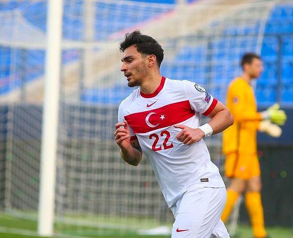 7. Galatasaray, Kaan Ayhan için bir kez daha harekete geçecek. Sarı-kırmızılılar, 3 milyon euro’luk teklifini revize edecek.