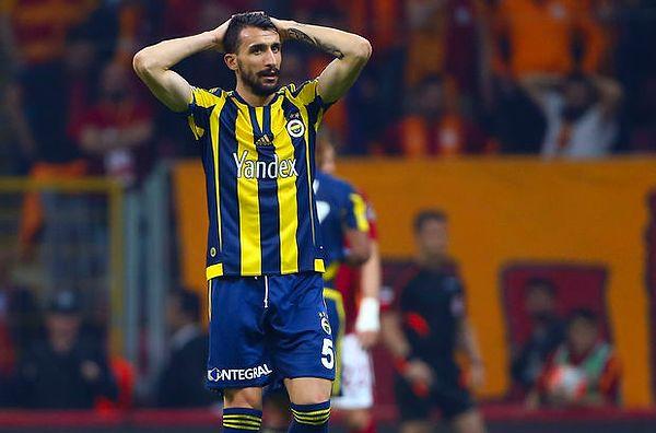 2012 yılının Temmuz ayında Fenerbahçe'ye transfer olan Mehmet Topal 7 sene boyunca sarı lacivertli takım için top koşturmuştu.