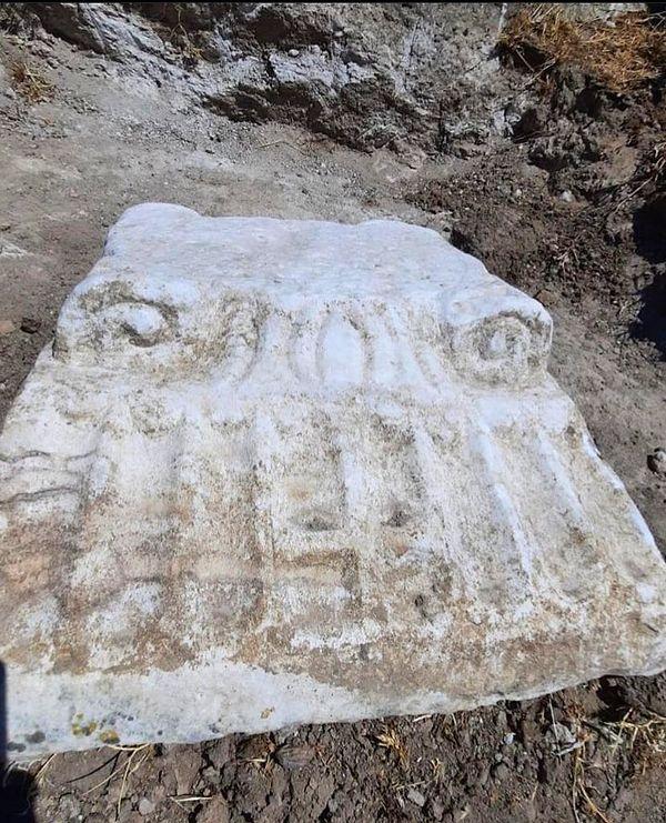 Cengiz İnşaat'ın kazısında bulunduğu söylenen bu antik kalıntılar hakkında hala net bir açıklama yapılmazken, bu kalıntıların üzerine bir inşaat yapılması söz konusu bile olmamalı!