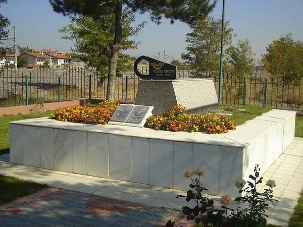 Behiç Bey 11 Kasım 1961'de vefat etmiştir ve vasiyeti üzerine İzmir-İstanbul-Ankara hatlarının birleştiği yer olan Eskişehir'e defnedilmiştir.
