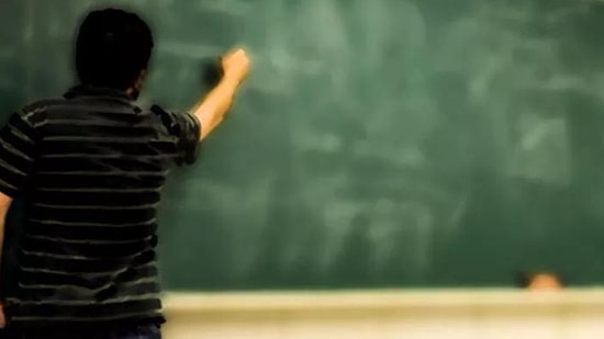 'Geceleri Uçan' Öğretmen Danıştay Kararıyla Görevine Döndü