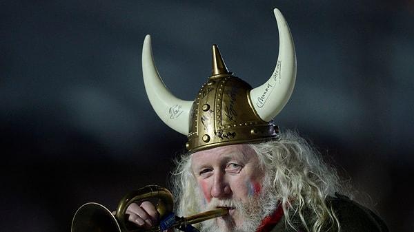 9. Aslında Vikinglerin resimdeki gibi Veksø miğferleri denen boynuzlu miğferler taktığına dair hiçbir kanıt yok.
