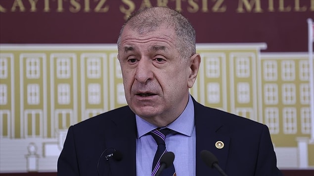 Sığınmacılarla ilgili yaptığı açıklamalar ve ortaya attığı iddialarla gündemden düşmeyen Zafer Partisi Genel Başkanı Ümit Özdağ ve Sanayi ve Teknoloji Bakanı Mustafa Varank'la Twitter'da gece yarısı birbirine girdi.