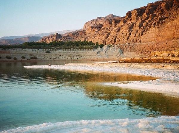 2015 yılında Ürdün ve İsrail, Lut Gölü'ne Kızıldeniz'den gelen suyla dolmasına izin verecek ve aynı zamanda hem İsrail'e hem de Filistin'e su sağlayacak 900 milyon dolarlık bir anlaşma imzaladı.