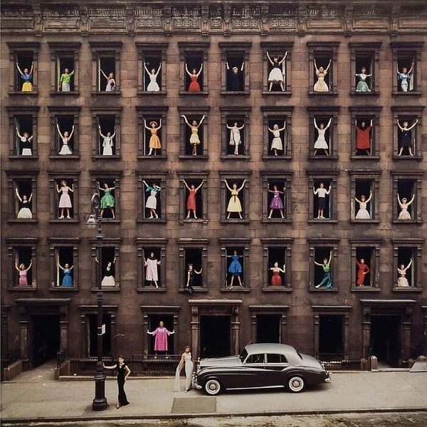 4. "Девушки в окнах", запечатленные Ормондом Джильи в 1960 году в Нью-Йорке. Здание было снесено на следующий день