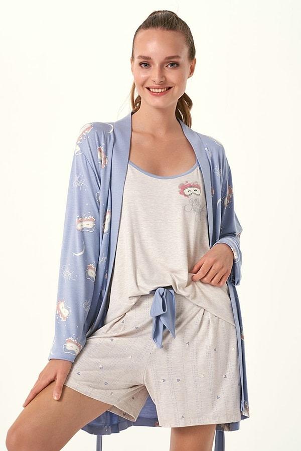 8. Baskılı ve şortlu pijama seti.