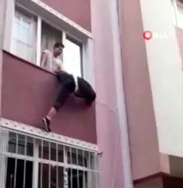 5. İstanbul'da evine hırsız girdiğini fark eden birisi hırsız tam kaçacakken onu tuttu ve pencereden sarkıtarak polis gelene kadar dövdü.