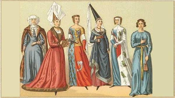 Asker ve soyluların yanı sıra 12. yüzyıla geldiğimizde zengin kadınlar üstlerinden ince eşarplar sarkan yüksek başlıklar takarlardı.