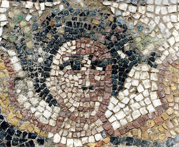 8. Halikarnasos'taki 1700 yıllık villada geri dönüştürülebilen cam kullanılmış!