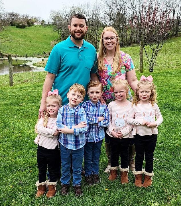 31 yaşındaki baba Jordan ve eşi Brianna’nın 5 yaşında beşizleri var! Beşiz çocukları oldukları için epey ilgi çeken kalabalık aile sosyal medyada sık sık günlük hayatlarından paylaşım yapıyorlar.