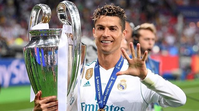 Formasını giydiği her takımda mükemmel işlere imza atan Cristiano Ronaldo sosyal medyada dünyanın en çok takip edilen ünlü ismi.