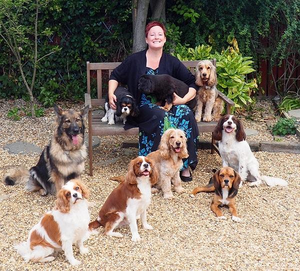 Bir zamanlar evinde 100'den fazla evcil hayvanı olan Zoe, veteriner hemşiresi olarak çalışmış.