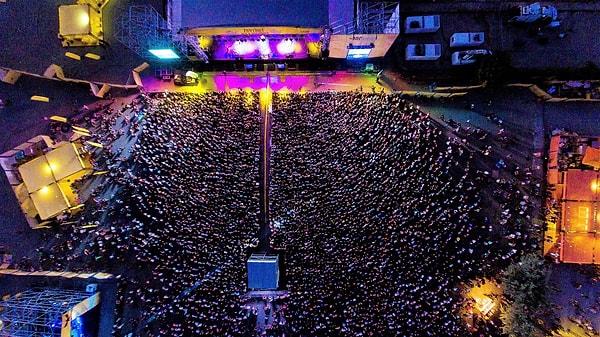 Milyonlarca kişinin akın ettiği Zeytinli Rock Festivali 2005 yılından bu yana hayatımızın içinde yer alıyor.