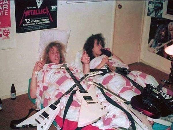 3. Metallica grup üyeleri James Hetfield ve Kirk Hammett, Kirk'ün annesinin evindeyken - 1983: