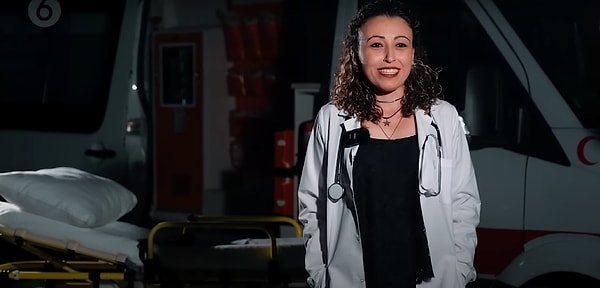 Paramedik çalışanı olan Ayşe Aşık 2014 yılında Adnan Menderes Üniversitesinden mezun olmuş. Mezun olduğu yıl sektöre giriş yapmış ve halen mesleğini sürdürüyor.