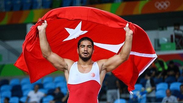 4. Taha Akgül, 2022 Avrupa Güreş Şampiyonası'nda 9.kez Avrupa şampiyonu oldu. Yaşattığın mutluluk için teşekkürler Taha!