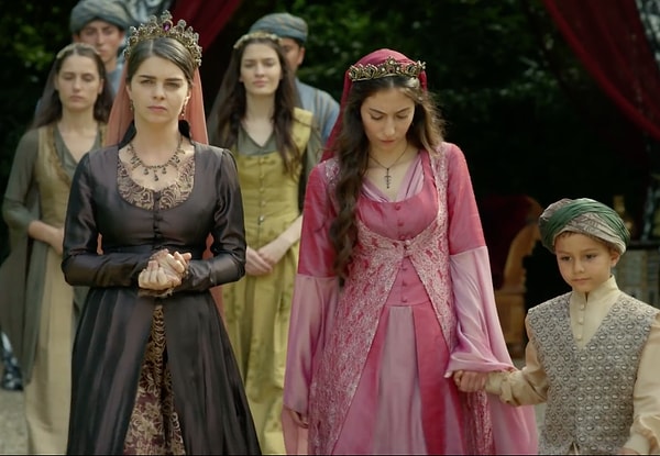 3. Частичный вымысел - платья в гареме.