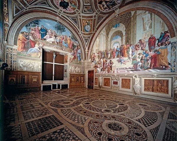 Vatikan'daki Apostolik Sarayı'nın duvarlarına çizilen bu freskin tamamlanması 1509-1511 yılları arasında, Rafael henüz 20'li yaşlardayken gerçekleşiyor.