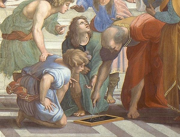 Freskte Pisagor'a paralel olarak öğrencilerine ders vermekte olan isim 'geometrinin babası' olarak adlandırılan Öklid!