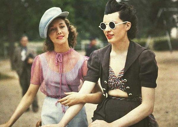 18. 1930'lu yıllarda iki Parisli kadın: