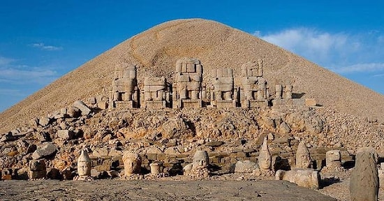 Güneş Burada Daha Farklı Doğuyor ve Batıyor: Nemrut Dağının İki Bin Yıllık Hikayesi, Heykelleri ve Önemi