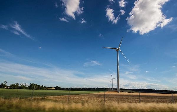 İsveç'te rüzgar enerjisi ile ulusal elektrik üretiminin düşmesi sebebiyle kwH'si 4,7 krondan işlem gören elektrik artık 7,68 kron.