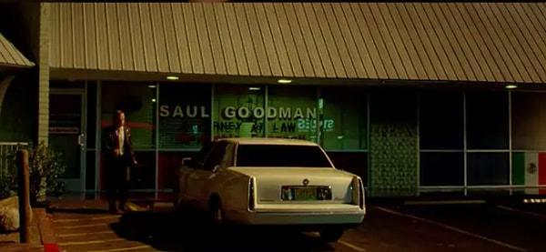 İlk bölümlerde Jimmy Kim'e araba kiraladığını söylediğinde Kim ona Saul'un Kahverengi Ford Taurus süremeyeceğini söyler çünkü şatafatlı ve süslü püslü değildir.