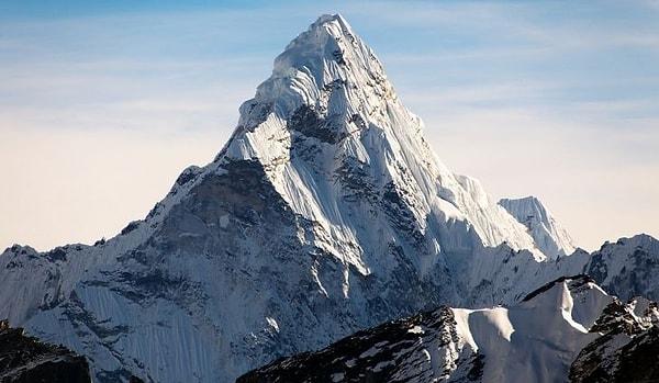 3- Everest Dağı’nın yıllar içinde yüksekliğinin değiştiğini biliyor muydunuz?
