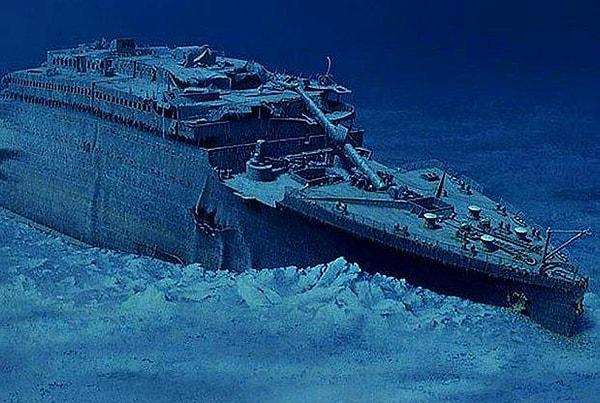 10- Titanik’in 14 Nisan tarihinde suya batmasının ardından gemi hakkında birçok yanlış bilgi dolaşmaya başlamış medyada.