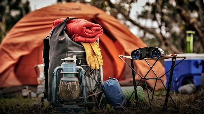 Bunları İyi Not Alın: Kamp Çantanızda Mutlaka Bulunması Gereken 11 Şey