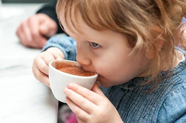 6. "Kahve içmek çocukların büyümesini engeller."