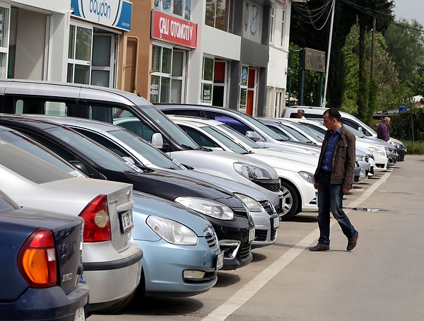 2021 yılında devlet otomobil satışından ortalama 77 bin 612 TL ÖTV alıyordu. Bu yıl ise bu rakam 2 katına kadar çıktı.