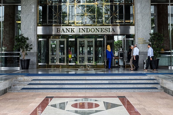 Çoğu merkez bankasının aksine faizleri sabit tutmaya devam eden Endonezya Merkez Bankası'nın(BI) yeni kararı duyurulacak (10.30).